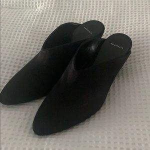 Slip-on satin shoe with heel